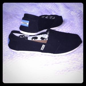 TOMS size 10